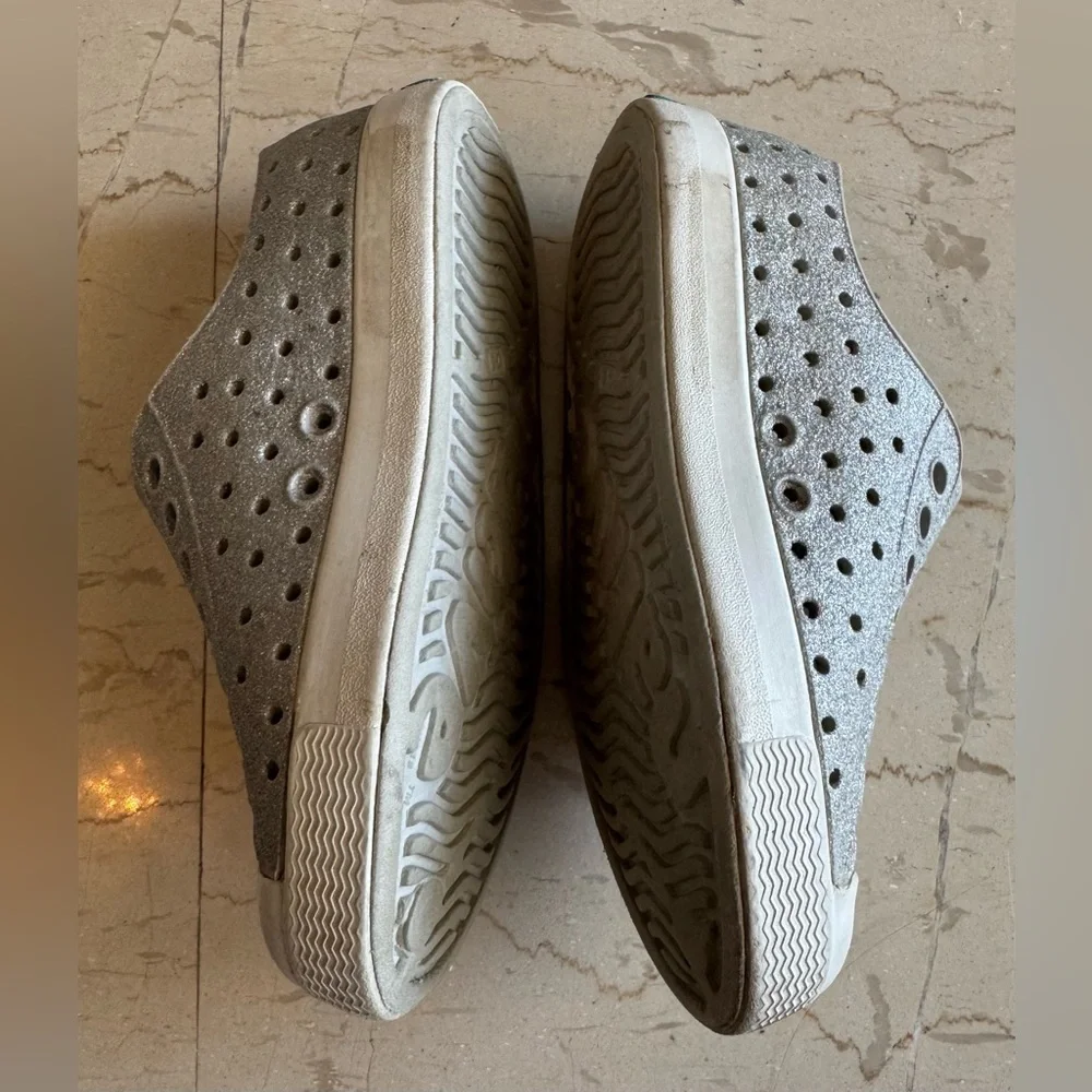 Baby Girl NATIVE Sparkly Silver Rubber Water Beach Slip on Shoes Sz 8 Boat